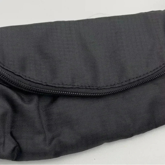 Unisex FENTY Beauty Fanny Pack Shoulder Bag Black White NEW! Waist Bag - Picture 7 of 9